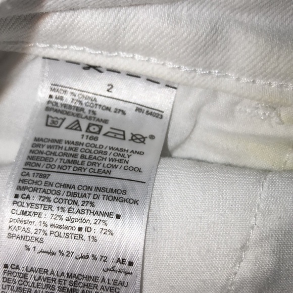 Old navy size 2 white cuffed jean shorts - Picture 6 of 6